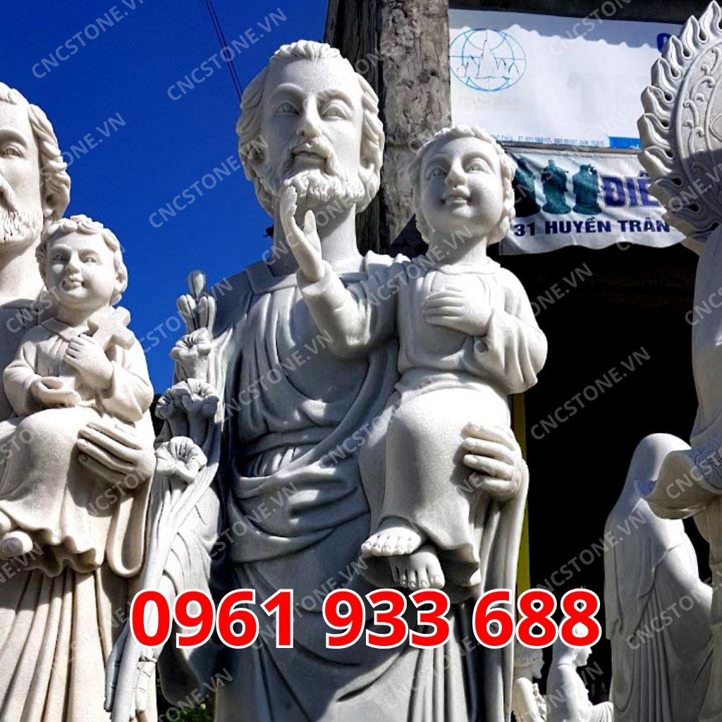 Tượng Đức Cha bằng đá