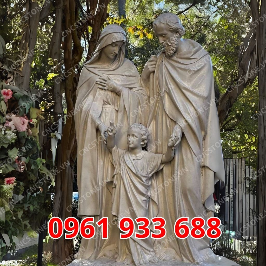 Tượng gia đình Thánh Gia bằng đá