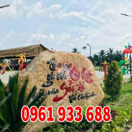 Bảng hiệu đá khắc chữ nổi