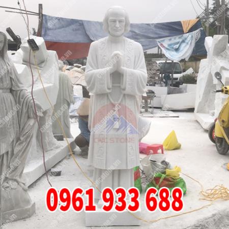 Tượng Đức Cha bằng đá