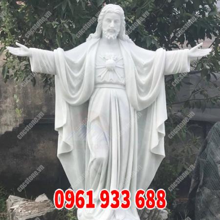 Tượng Chúa làm bằng đá tự nhiên