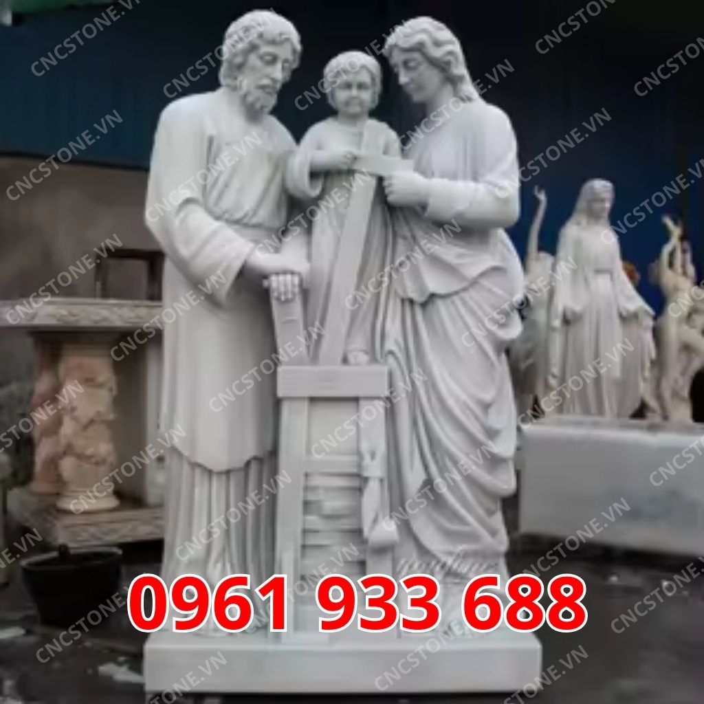 Tượng gia đình Thánh Gia bằng đá
