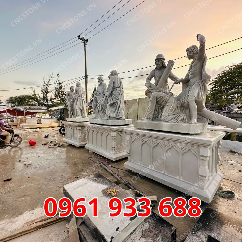 Tượng Thiên Chúa bằng đá