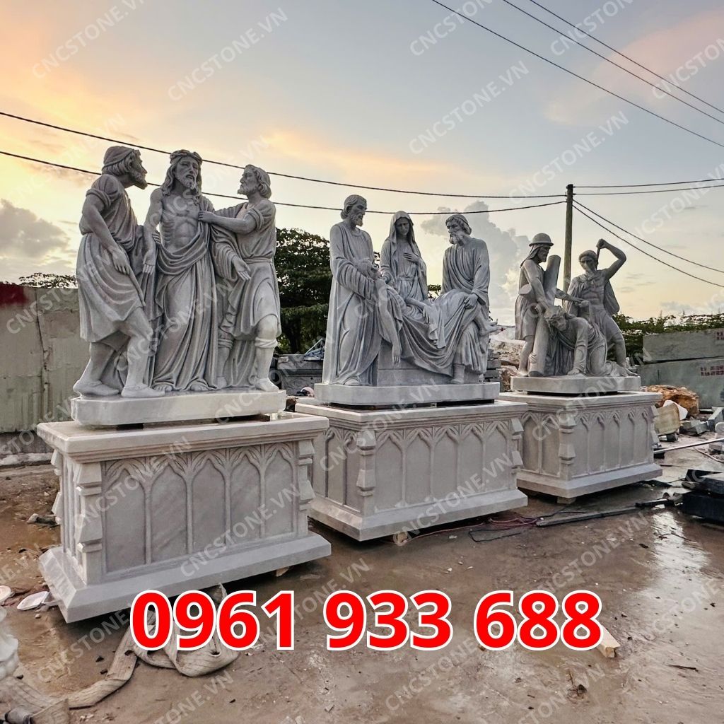 Tượng Thiên Chúa bằng đá