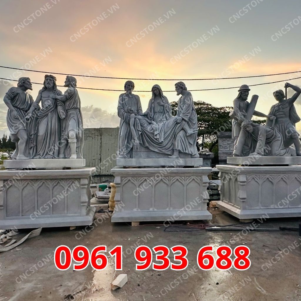 Tượng Thiên Chúa bằng đá