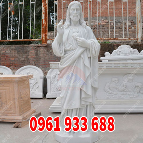 Tượng Thiên Chúa bằng đá đẹo nhất
