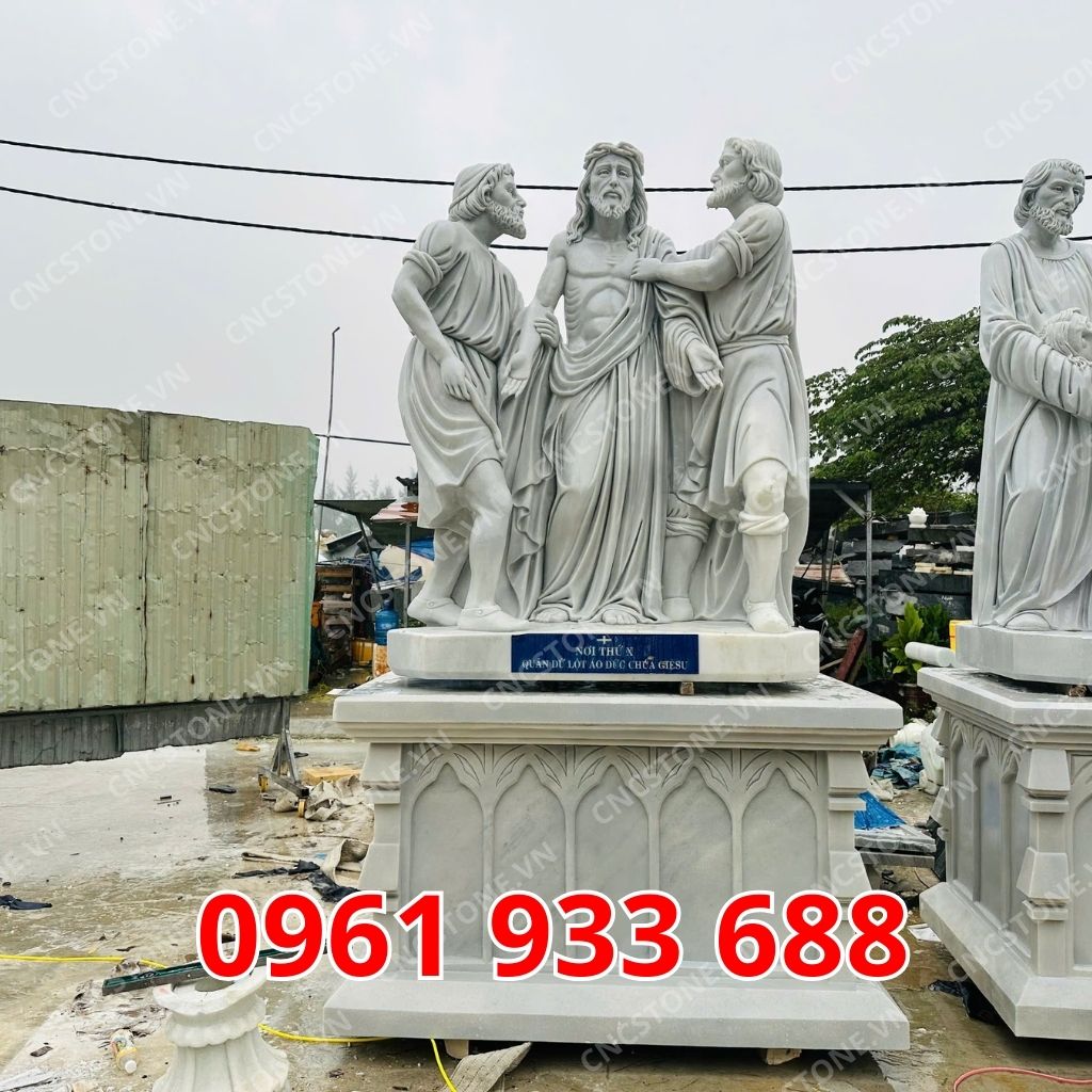 Tượng Chúa Giesu bằng đá