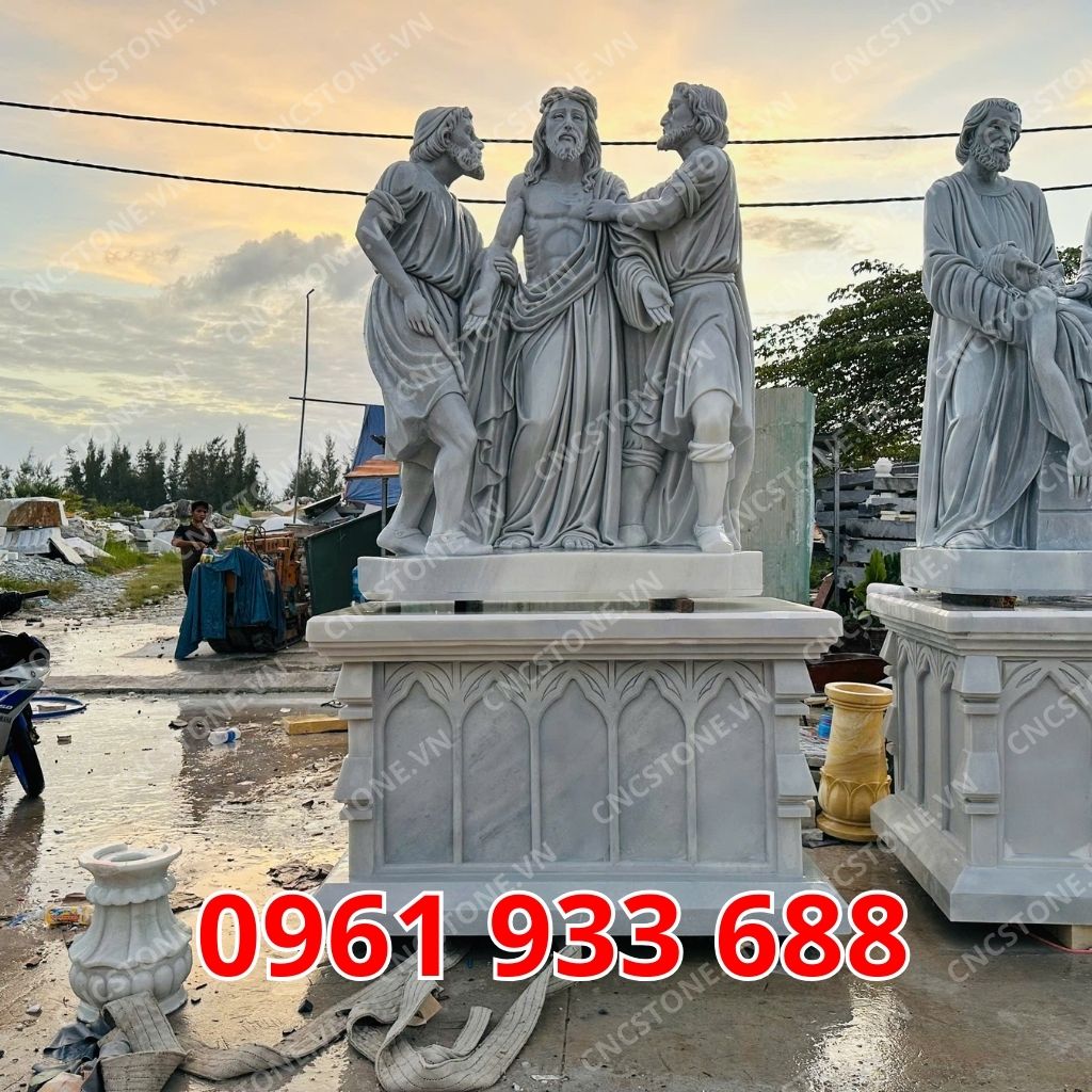 Tượng Chúa Giesu bằng đá