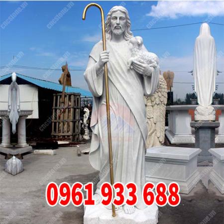 Tượng chúa bằng đá